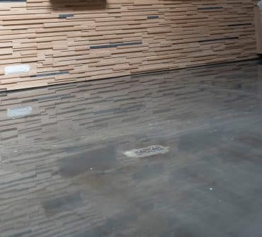 Pose d’un sol effet béton ciré pour l’espace de coworking WEARtMINDS à Brest