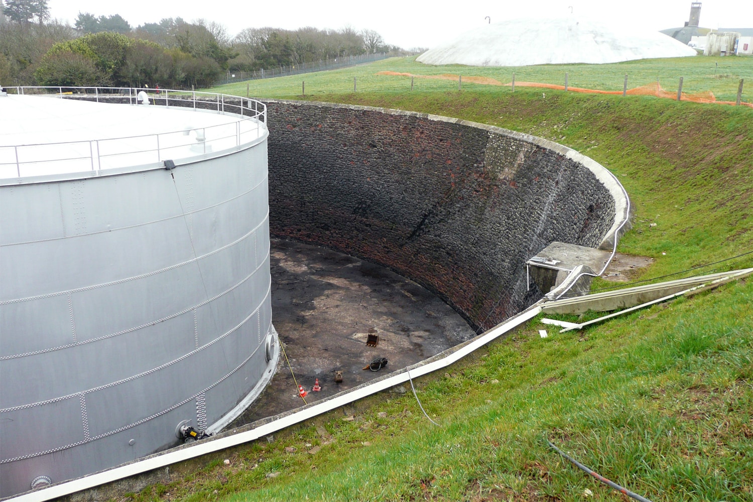 Cuvette-retention-avant-travaux-depot-maison-blanche-Brest_recadre